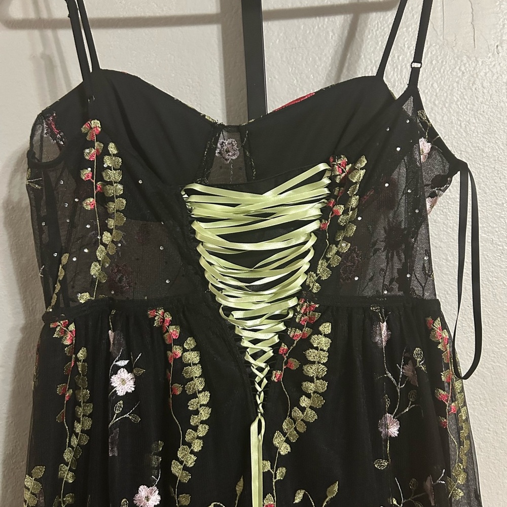 City Studios juniors floral embroidered mesh gown, size 11 - Picture 6 of 9